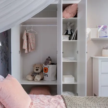 2.08.01.040.1 САГА шкаф 3 двери с зеркалом белый